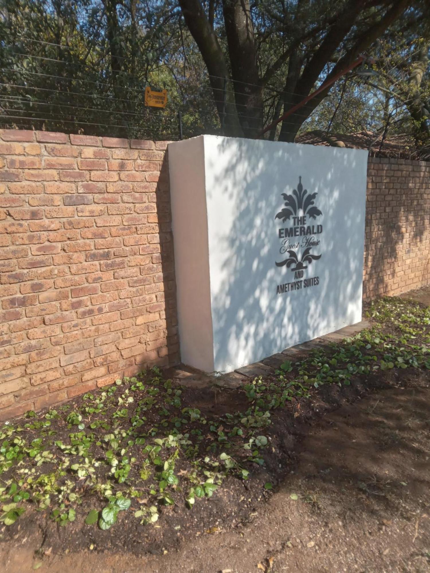 Emerald Guest House Springs Exterior foto